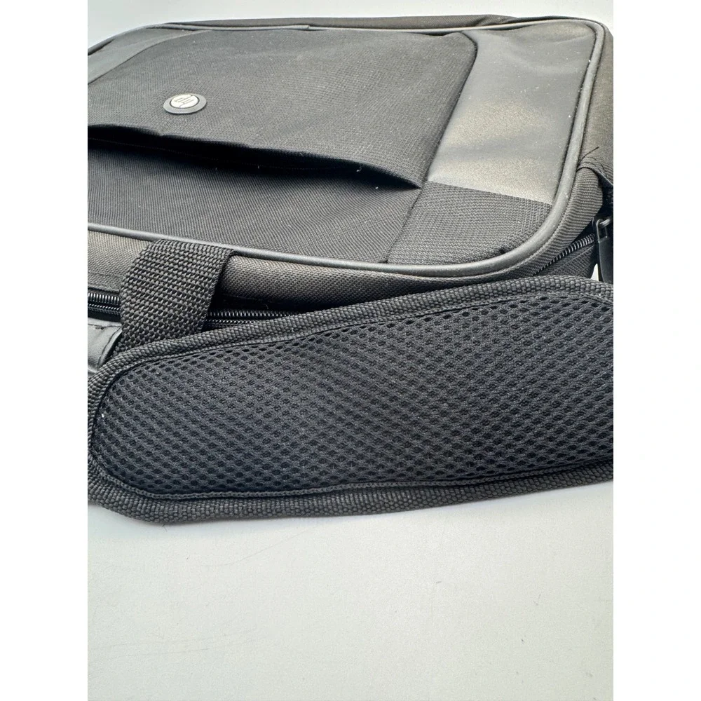 HP Black Nylon Laptop Messenger Bag Briefcase 679921-001 15 Inch Padded Strap